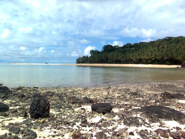 Pantai batu (Danauwan island)